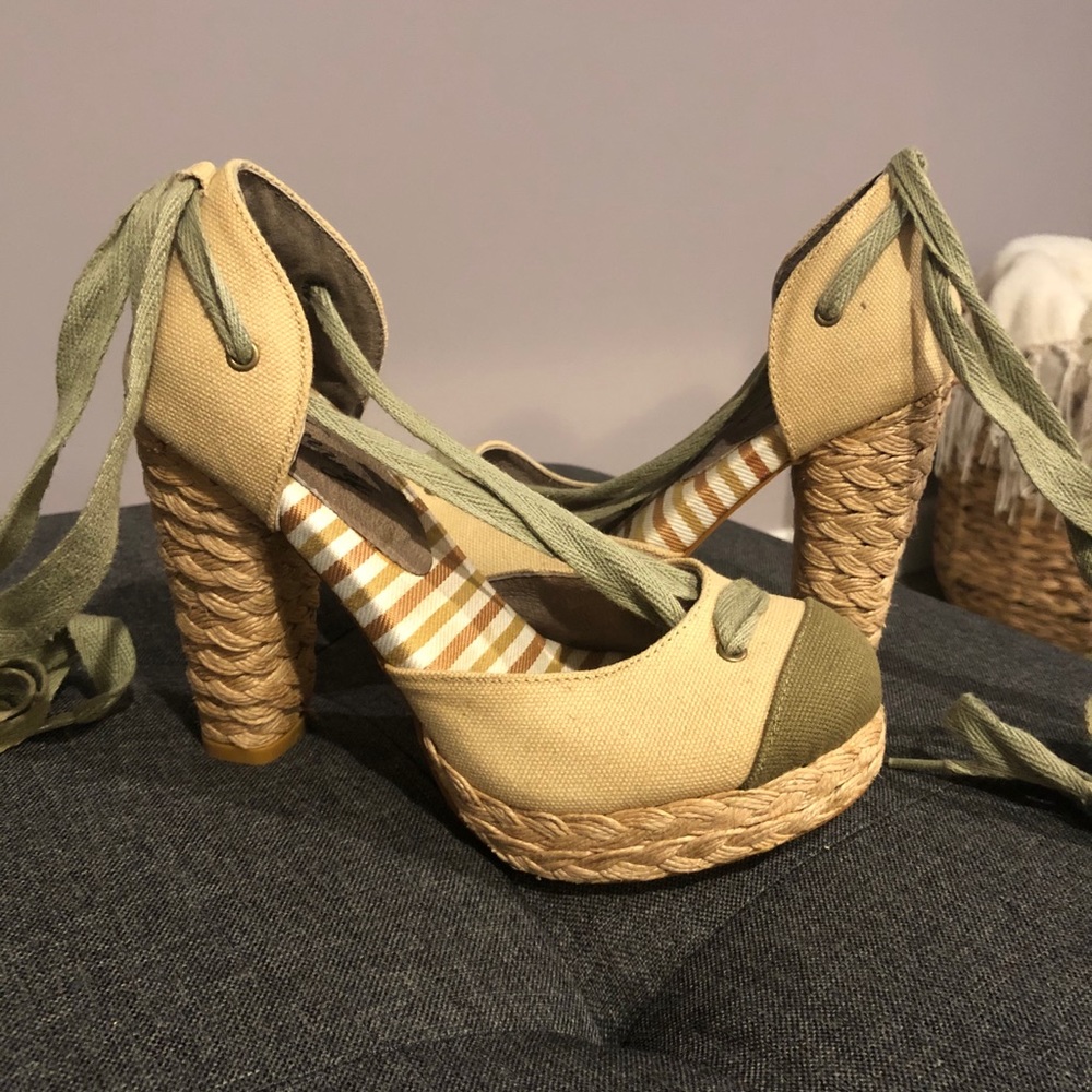 Envy Ahoy Tan & Green Heels US 6M
